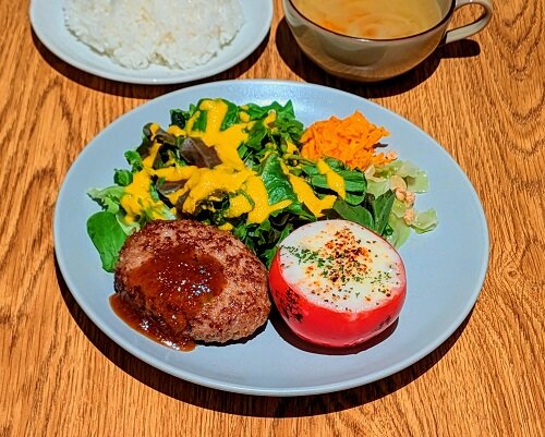 ②桃太郎トマトの丸ごとチーズグラタンと自家製ハンバーグ定食 - コピー.jpg